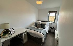 Central Southampton Ocean Village W Parking 6Beds